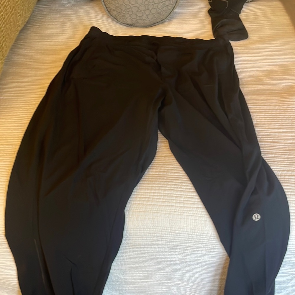 Men’s lululemon pull on workout pants size large